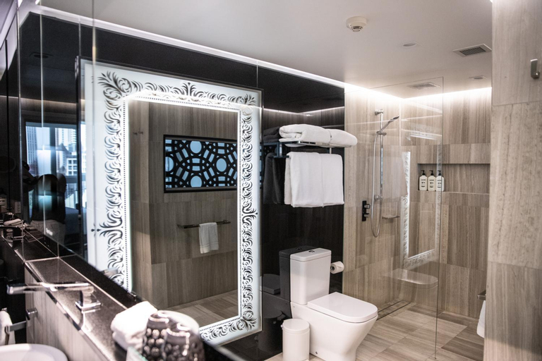 Bathroom 10