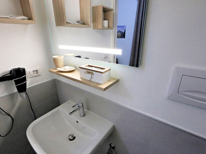 Bathroom 5, Relais Villa Borghese, Rome