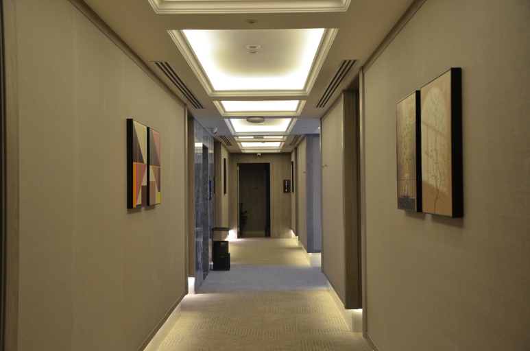 Others 5, Crown Suite, Al Jubail