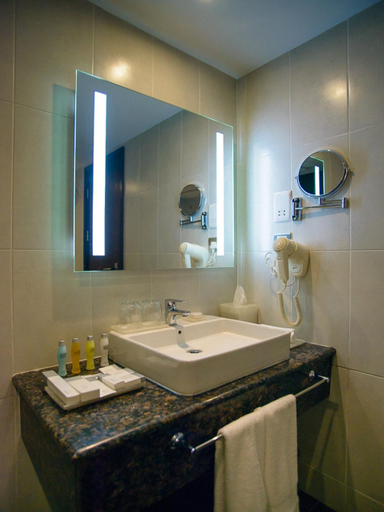 Bathroom 5, The Concord Hotel & Suites, Westlands