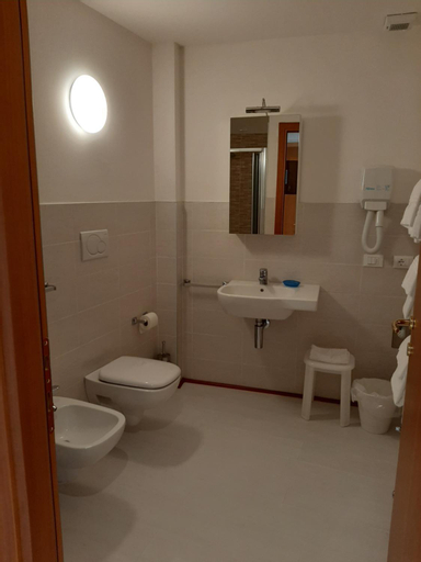 Bedroom 3, Hotel Residence Mondial, Genova