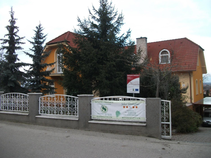 Others 2, Jobor Vendeghaz, Győr