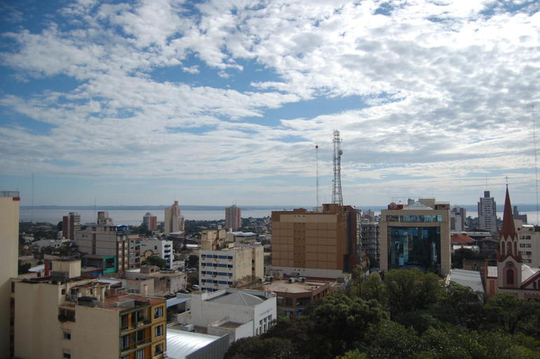 Others 5, Hotel Continental, Capital