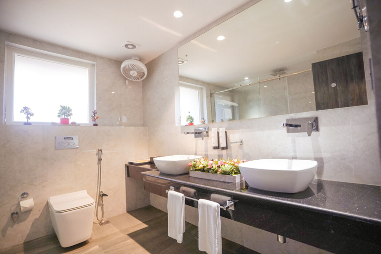 Bathroom 4, Hotel Swarn Towers, Bareilly