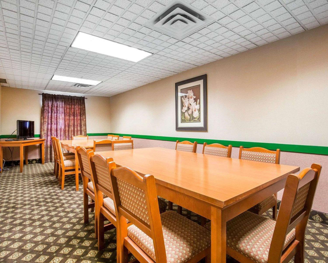 Food & Drinks 5, Quality Inn & Suites Lethbridge East, Division No. 2