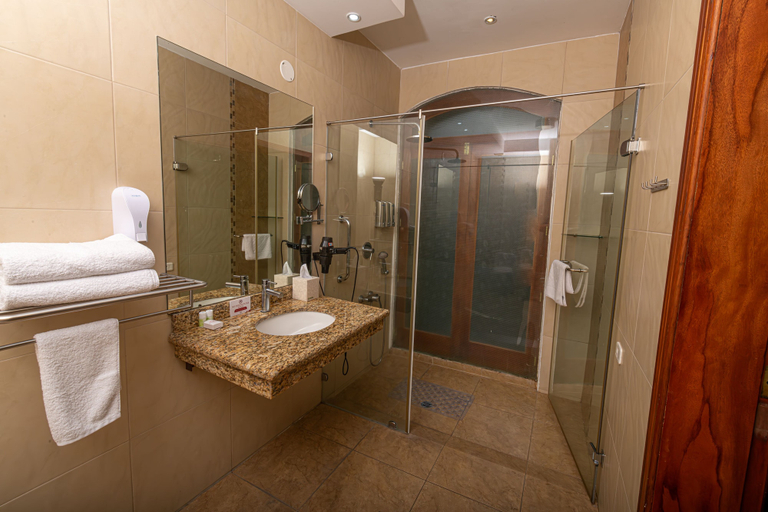 Bathroom 4, Sangay Spa Hotel, Baños