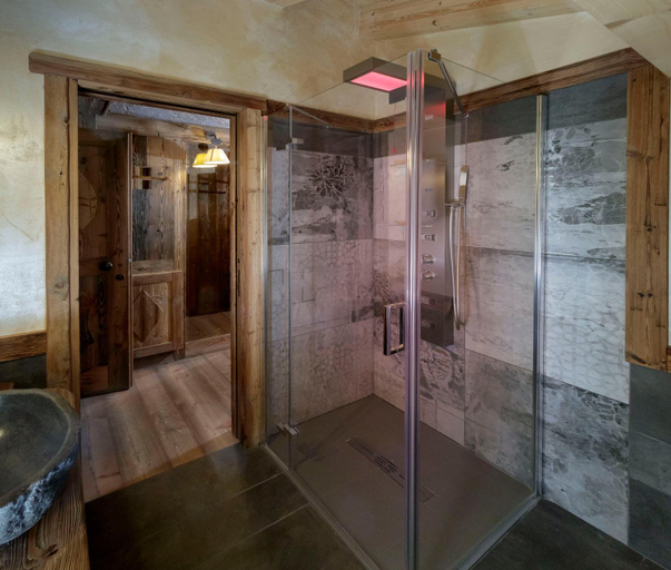 Shower 2, Chalet Matterhorn Francois - Central Alpine Chalet with Private SPA & Breakfast, Aosta