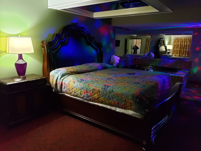 Bedroom 2, Welcome Inn & Suites - Lyons, Cook