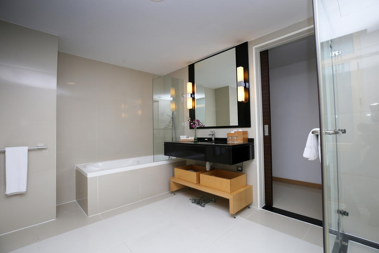 Bathroom 19