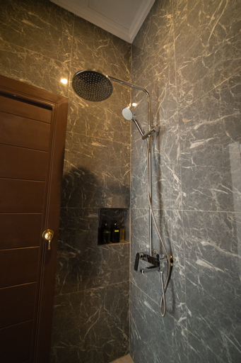 Bathroom 7