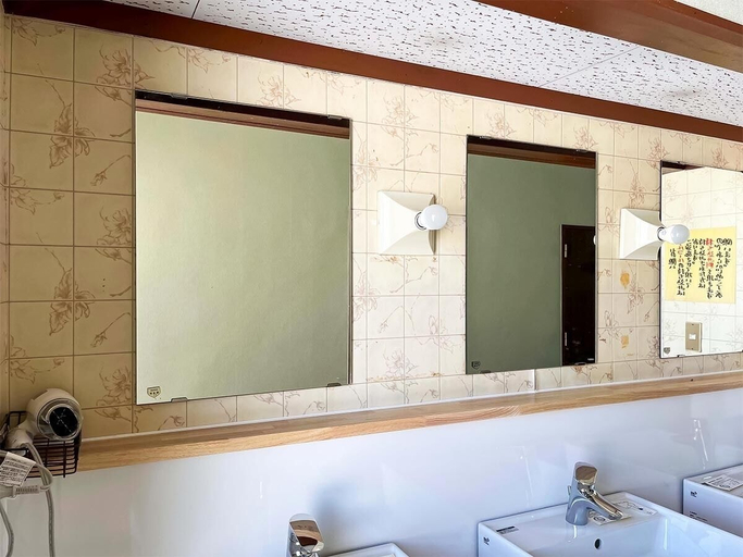 Bathroom 2, ishiuchiskicenter, Minamiuonuma