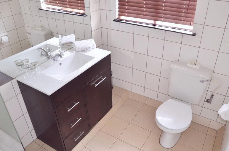 Bathroom 3, The Nest Hotel, Uthukela