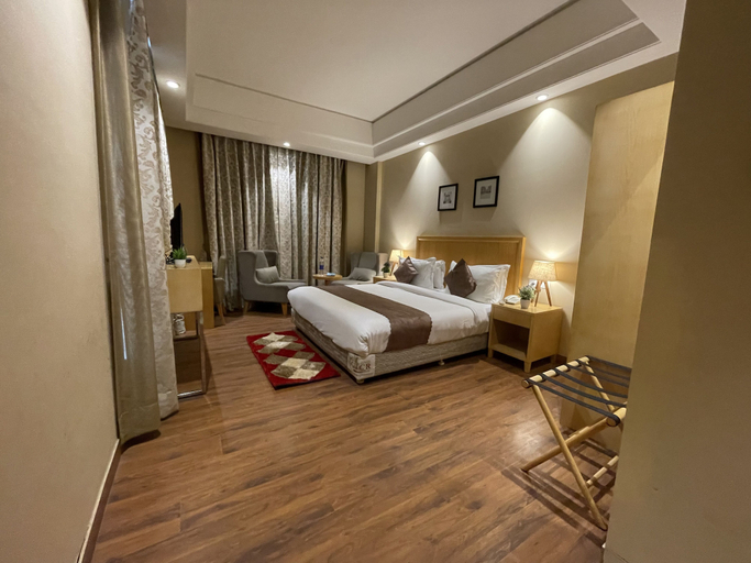Bedroom 3, Saltstayz Select - Galleria Market & Golf Course Road, Gurgaon