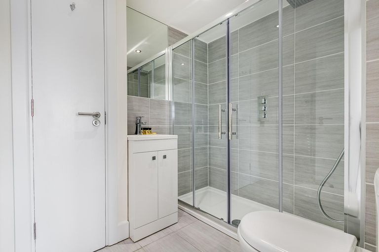 Bathroom 4, Nell Gwynn House Apartments, London