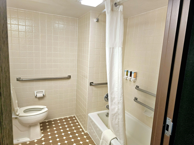 Bathroom 4, Days Inn by Wyndham Rolla, Phelps