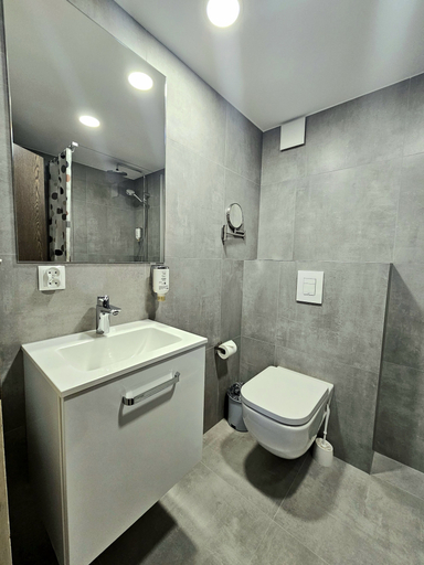 Bathroom 5, Hotel Quellenhof, Garmisch-Partenkirchen