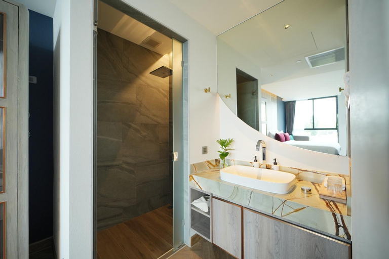 Bathroom 18