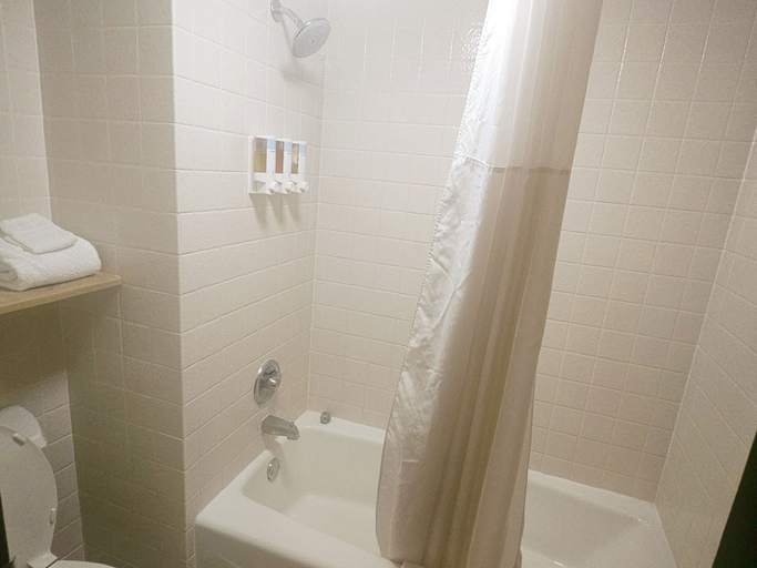 Bathroom 4, Days Inn by Wyndham Rolla, Phelps