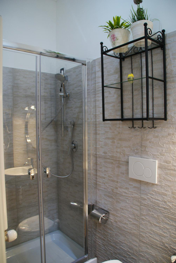 Bathroom 5, Rome Orange Inn, Rome