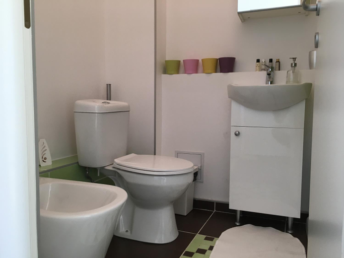 Bathroom 2, New Central Roof Top View, Municipiul Bucuresti