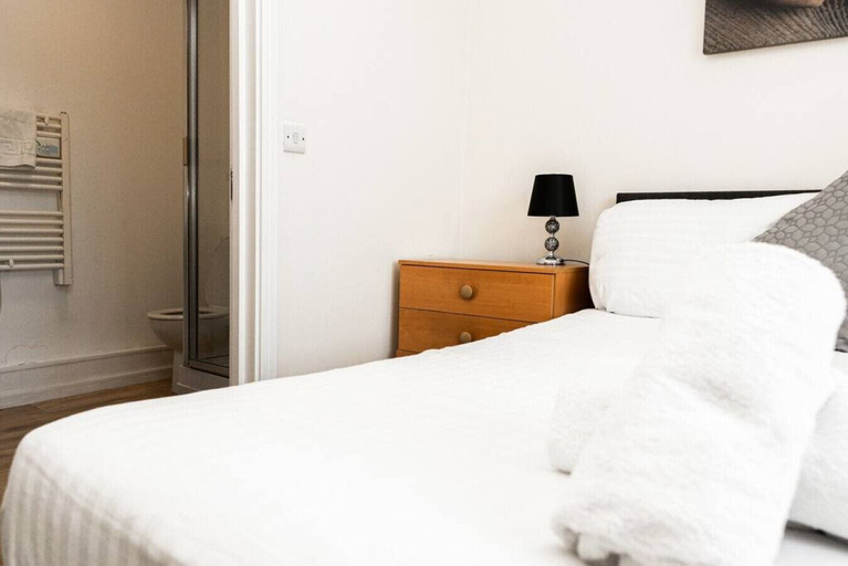 Others 4, 2 Bedroom Apartment Warrington, Warrington
