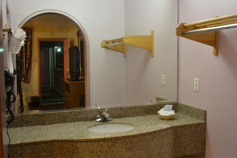 Bathroom 3, The Flamingo Motel, Santa Clara
