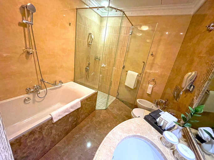 Bathroom 5, Royal Rose Hotel Abu Dhabi, Curio Collection by Hilton, Abu Dhabi City