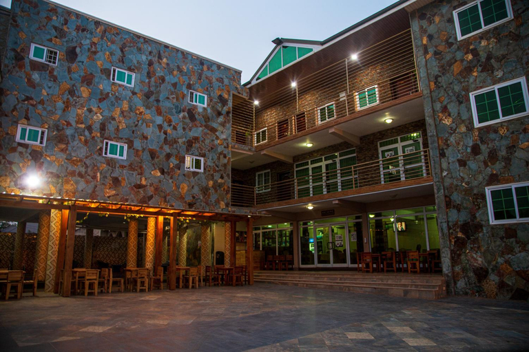 Exterior & Views