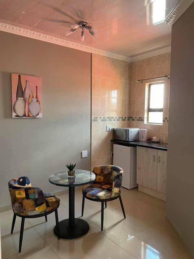 Others 5, Mohlakeng Guest House, West Rand