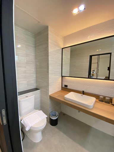 Bathroom 9