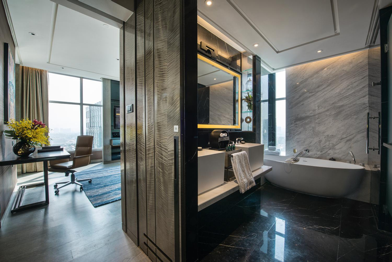 Bathroom 18