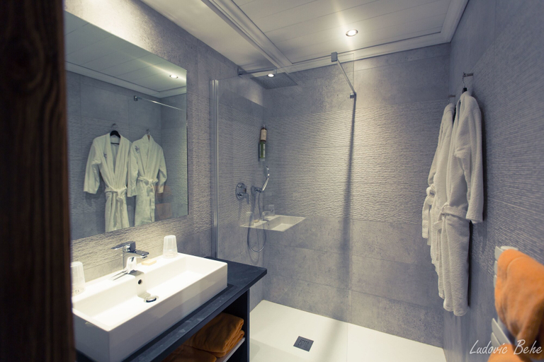 Bathroom 4, Chalet-Hôtel Les Gentianettes, Haute-Savoie