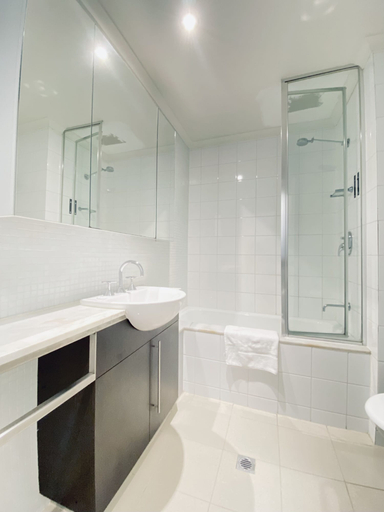 Bathroom 5, Park Inn By Radisson Melbourne Carlton, Melbourne