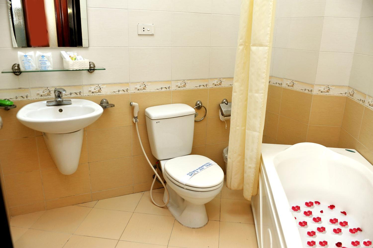 Bathroom 4, Hanoi Luxury Hotel, Hoàn Kiếm