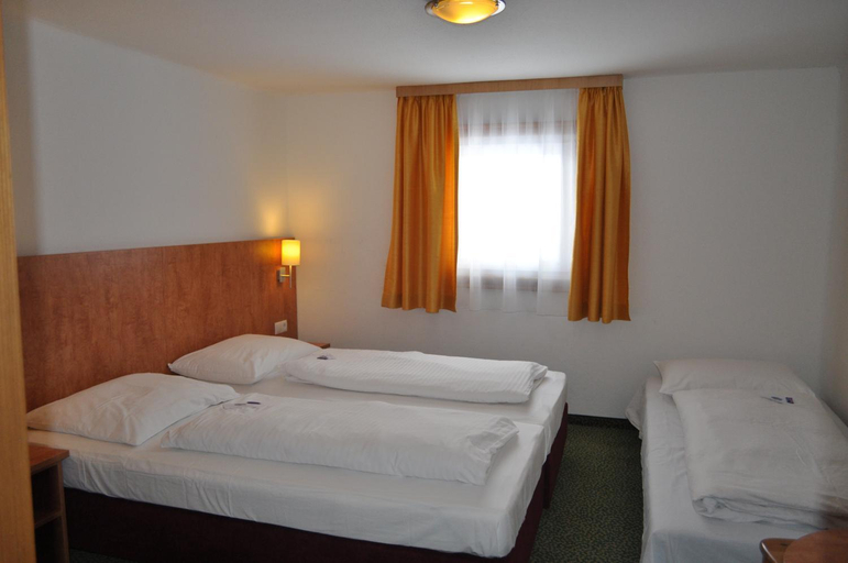 Bedroom 3, Hotel Tauernpasshohe, Sankt Johann im Pongau