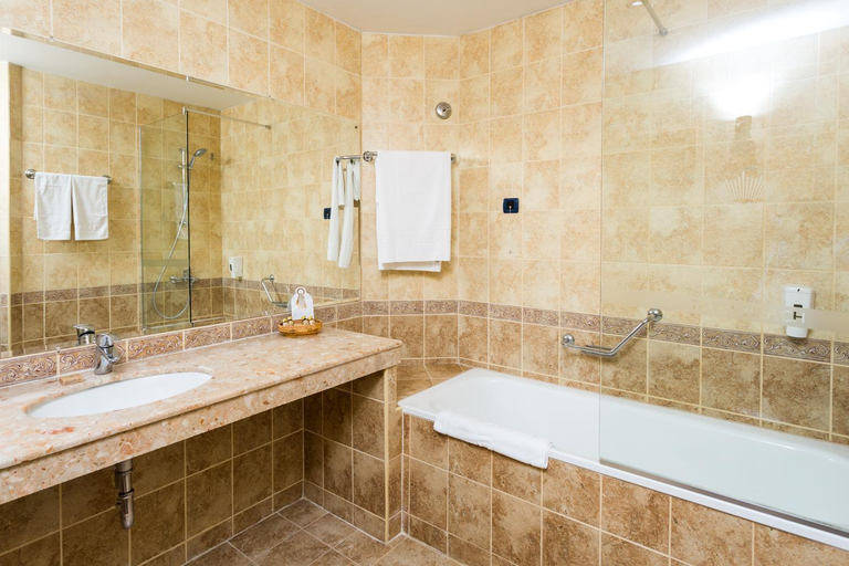 Bathroom 5, Tiara Beach - All Inclusive, Nesebar