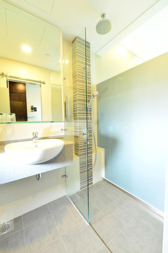 Bathroom 10