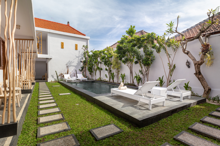 Exterior & Views 21
