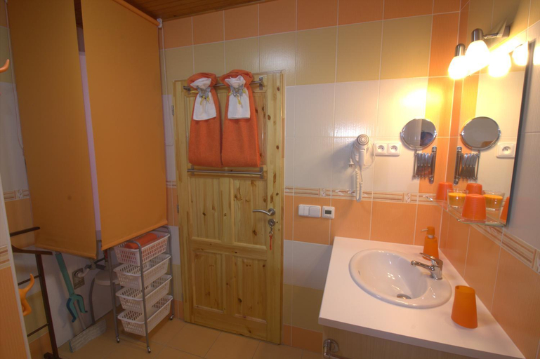 Bathroom 2, Orange House, Český Krumlov