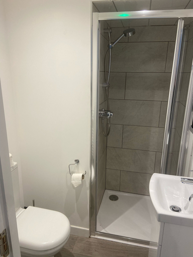 Bathroom, The Ben Bhraggie Inn, Highland