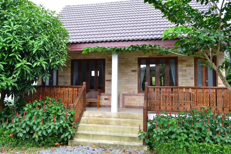 Exterior 3