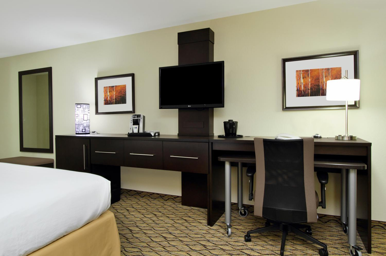 Bedroom 3, Holiday Inn Express - Colorado Springs - First & Main By IHG, El Paso