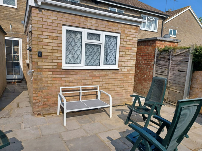 Others 4, Melo House Grove - Huku Kwetu, Central Bedfordshire