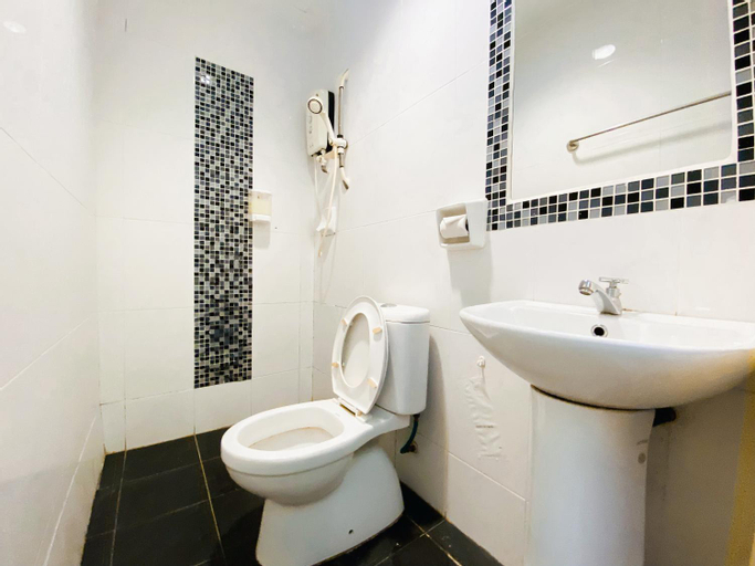 Bathroom 10