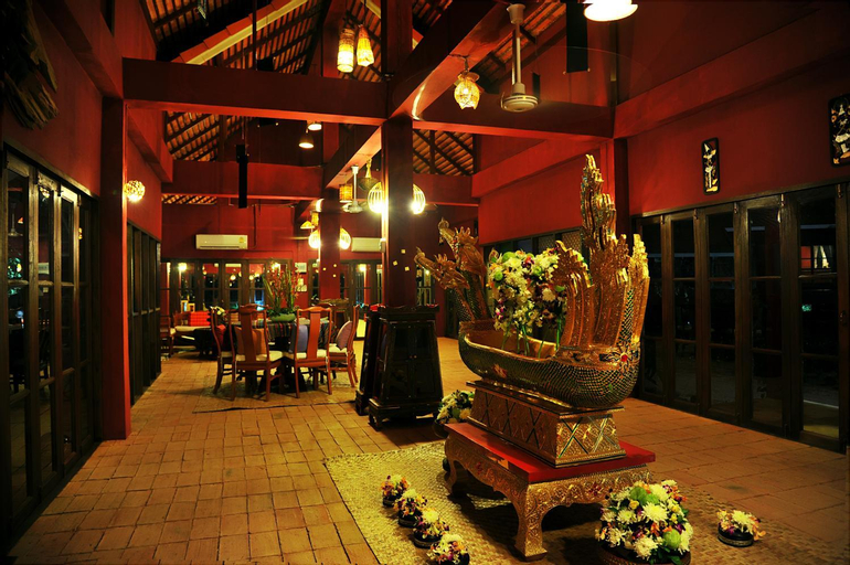 Exterior 4
