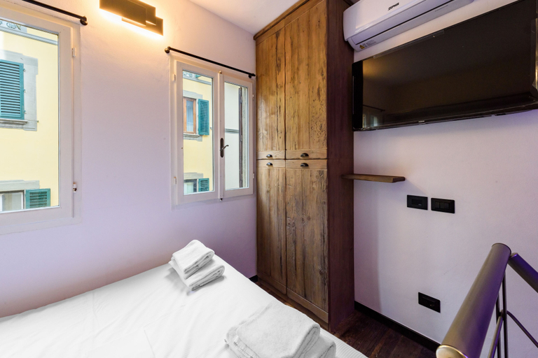 Others 5, Loft 42 by Mmega, Florence