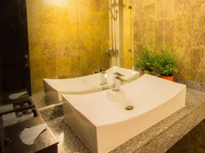 Bathroom 4