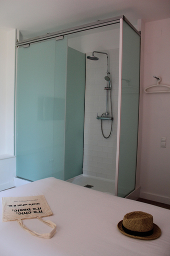 Bathroom 3, Chic & Basic Tallers Hostal, Barcelona