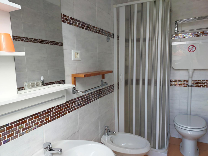 Bathroom 4