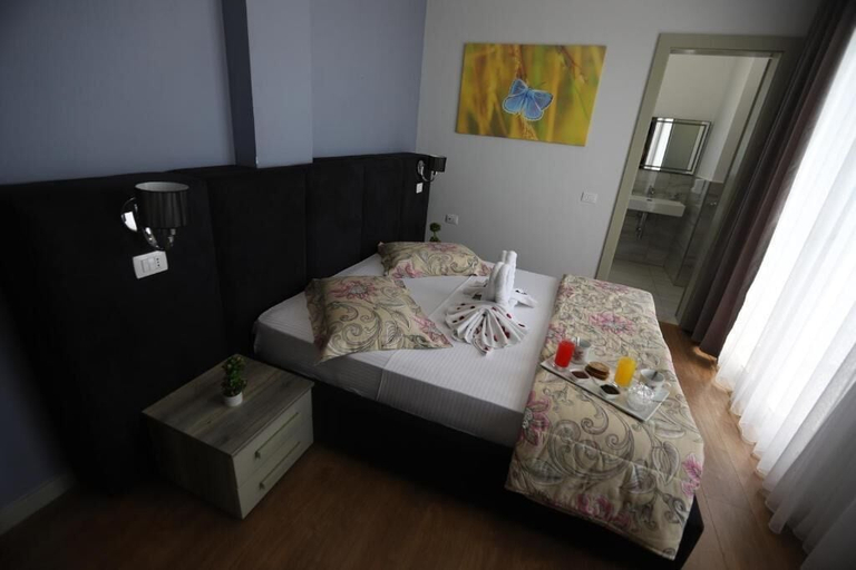 Bedroom 4, Perandor Beach Hotel, Durrësit